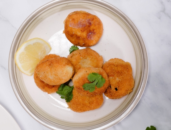 Falafel con salsa de mostaza y almendras