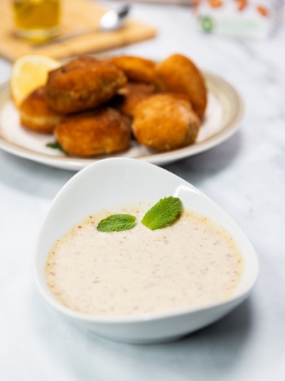 Receta de falafel con salsa de mostaza y almendras